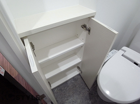 トイレに備えた小物ストックに便利な収納BOX（204号）
