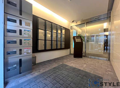 来客を出迎え、マンションの顔となるオートロックエントランスはホワイトを基調とし、清潔感と明るさを大切にしています。