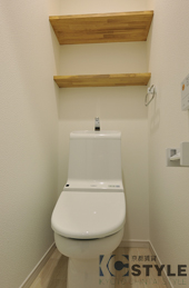 小物棚がオシャレなウォシュレット装備のトイレ（102号）