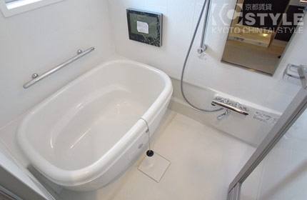スタイリッシュなデザインのエッグシェル型バスルーム。追い焚き機能・浴室暖房乾燥機付